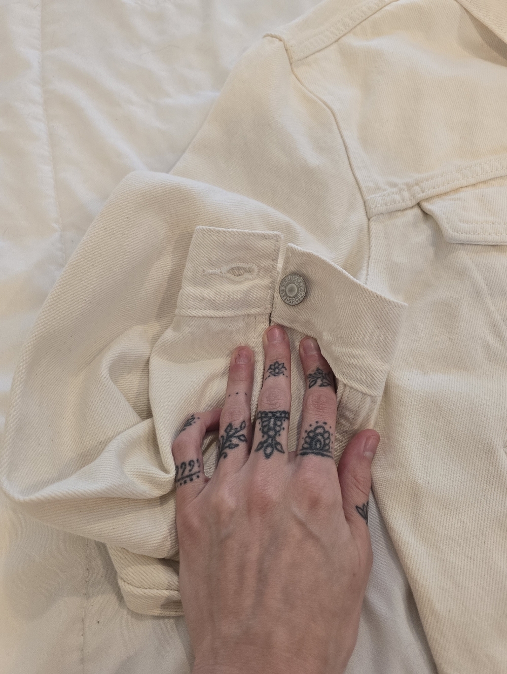 Levi's Womens NWT Ex-Boyfriend Trucker Jacket White Size Small - Picture 7 of 16